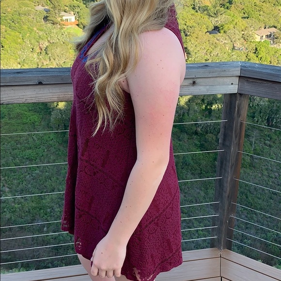 Beautiful Red Dress w/ Keyhole Back - Picture 2 of 3